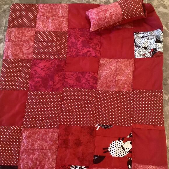 NWOT. Hand Crafted Reversible Doll/Stuffed Animal Quilt with Pillow Set - Picture 5 of 8